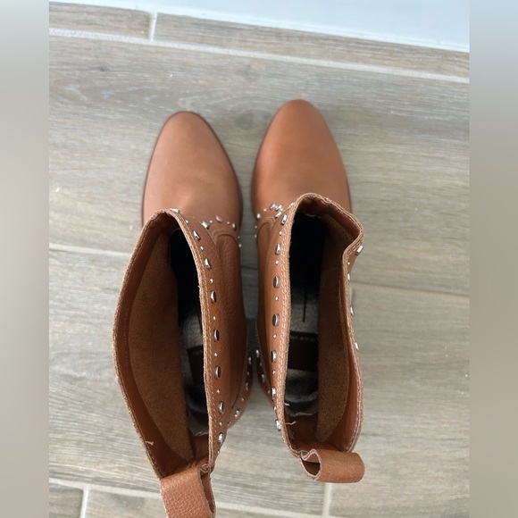 Dolche Vita Tobin Studded Booties. New - Picture 6 of 6